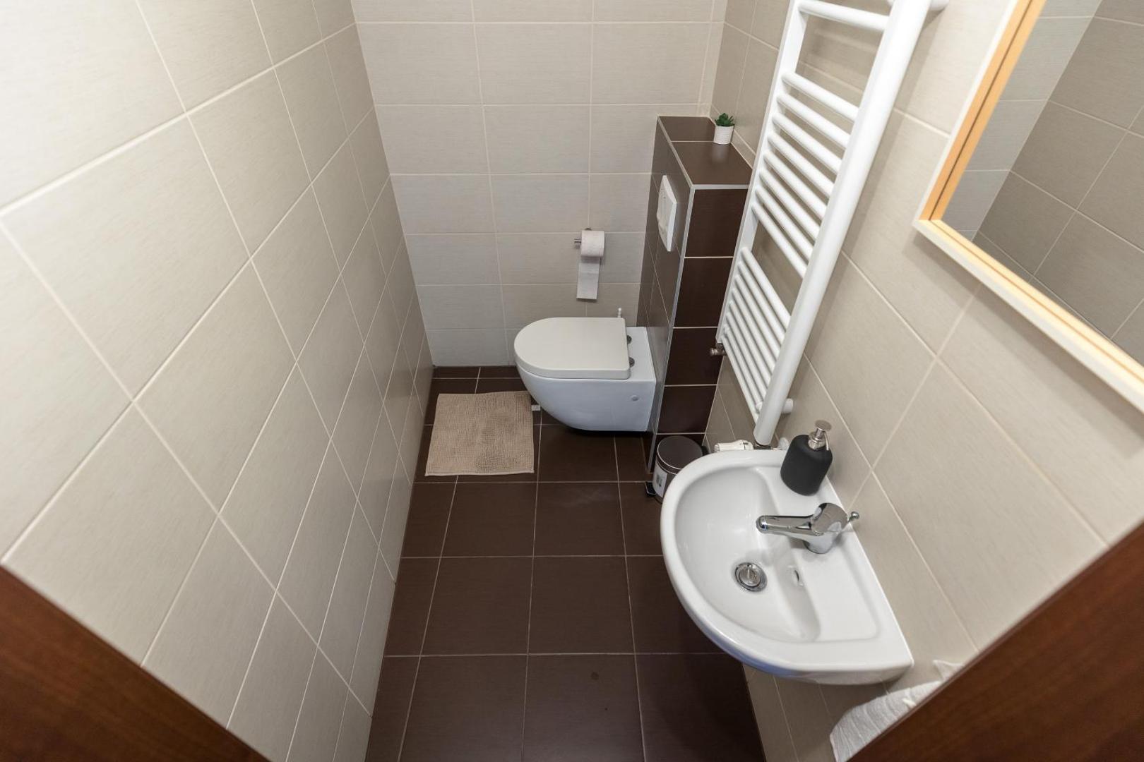 Foto 5: PRTR Apartment w/ FREE parking