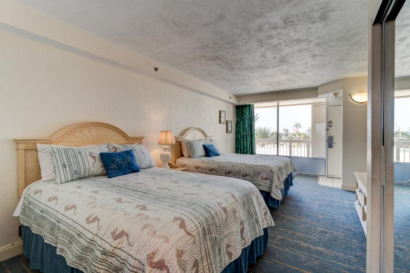 Fotografie 9: Oceanfront with Kitchen and Wifi Sleeps 6