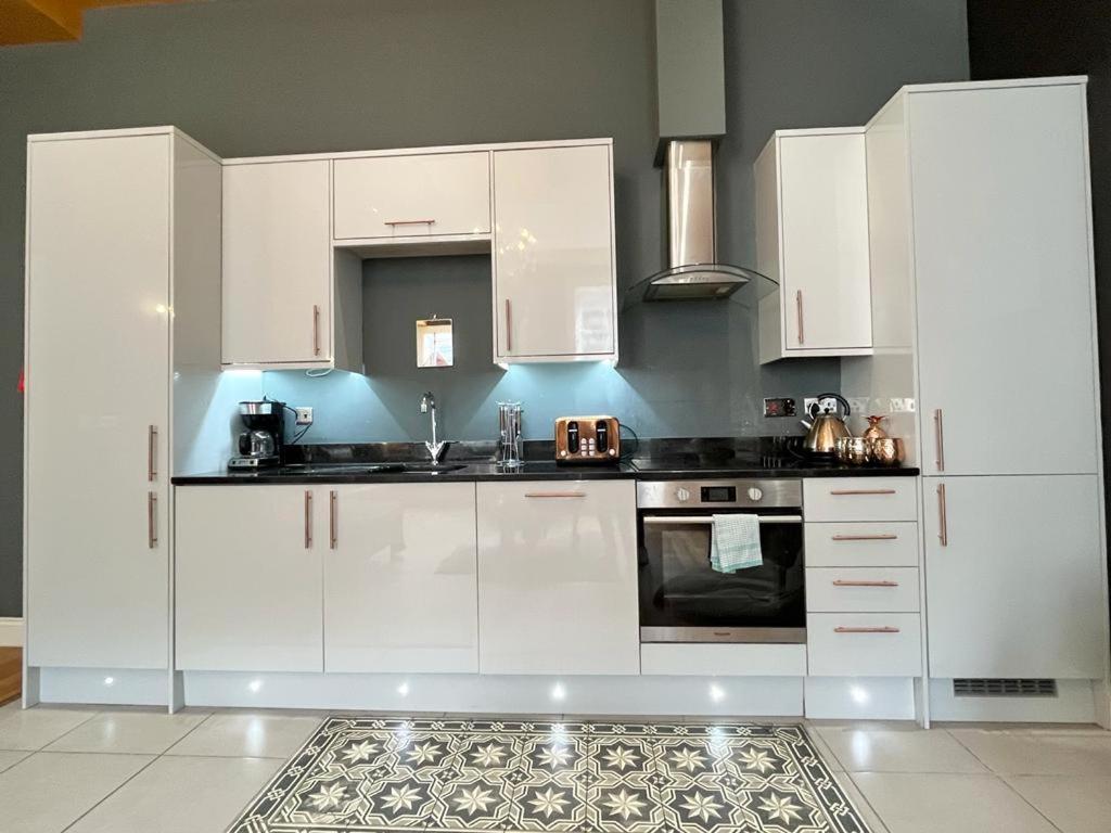 Unique & Luxurious 2 Bedroom City Centre Apartment photo 3