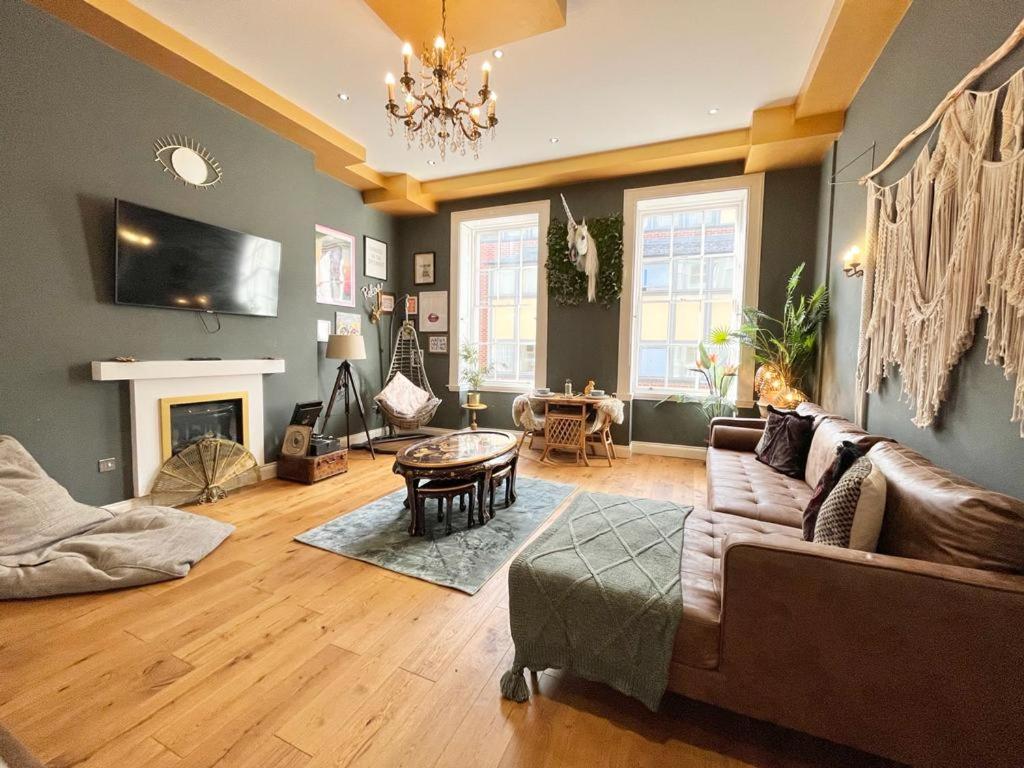 Unique & Luxurious 2 Bedroom City Centre Apartment photo 10