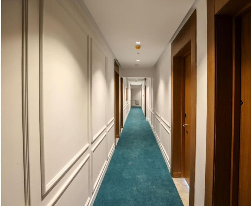 Bild 8: Upscale flat with Gym