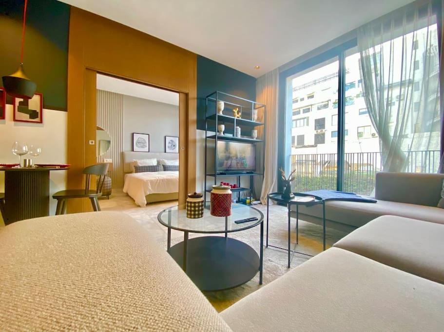 Bild 9: Upscale flat with Gym