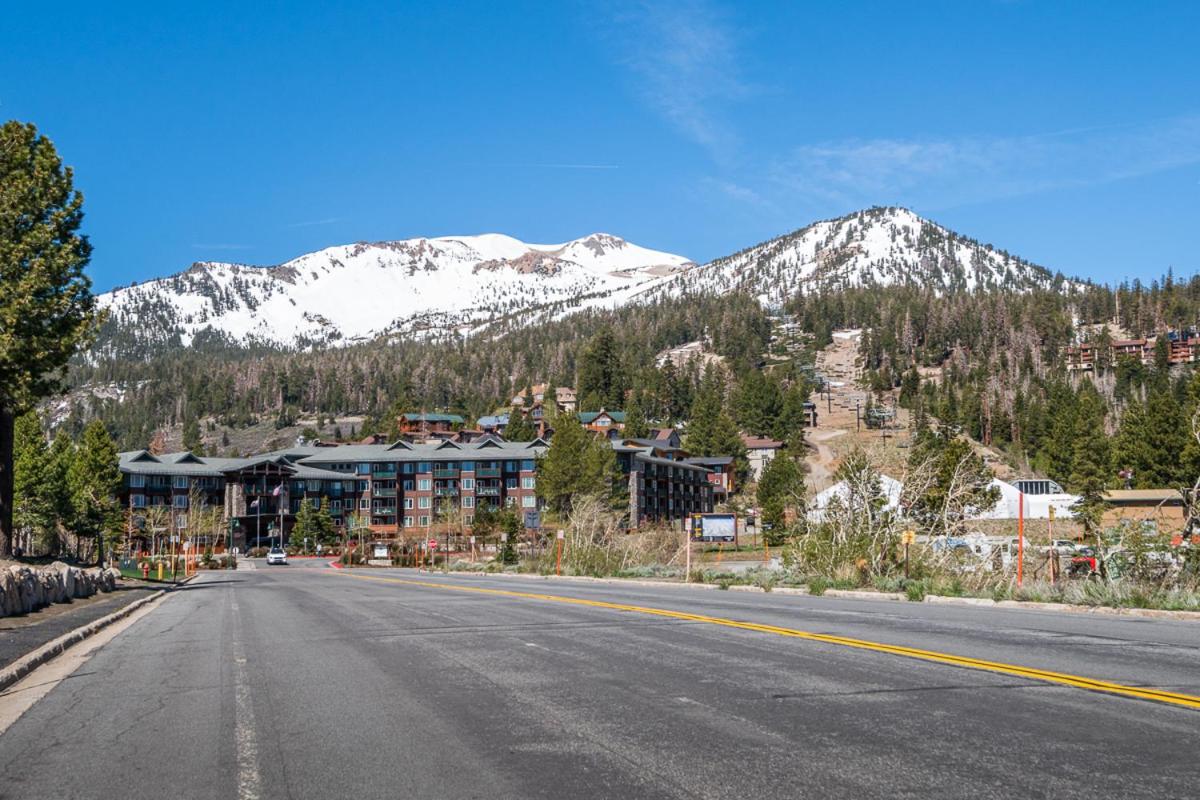 Foto 10: Ski in Ski Out Juniper Springs Lodge #351 Luxury Slope-side 2 Bedrm 2 Bath End Unit!