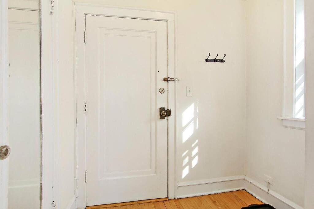 Fotografie 8: Complete & Polshed 1-Bedroom Chicago Apt - Elm D2