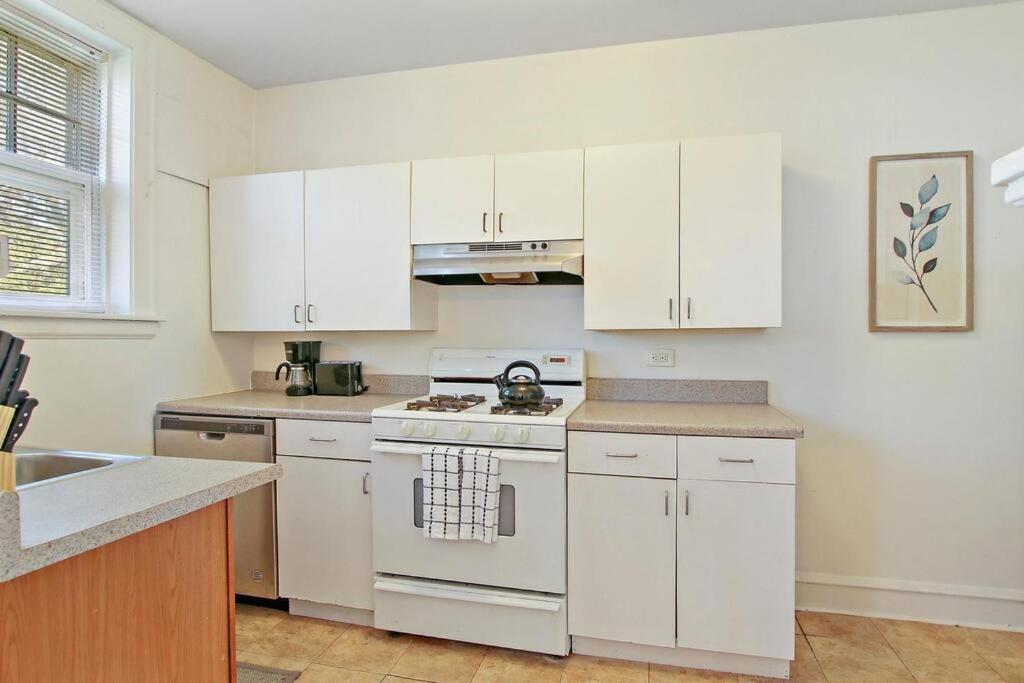 Fotografie 9: Complete & Polshed 1-Bedroom Chicago Apt - Elm D2