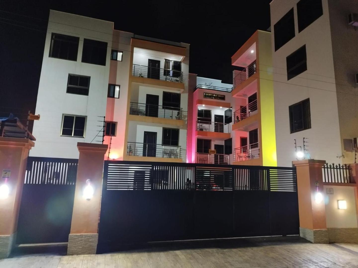 Bilde 2: 3 Bed Furnished Apartment - Wifi Aircon Parking