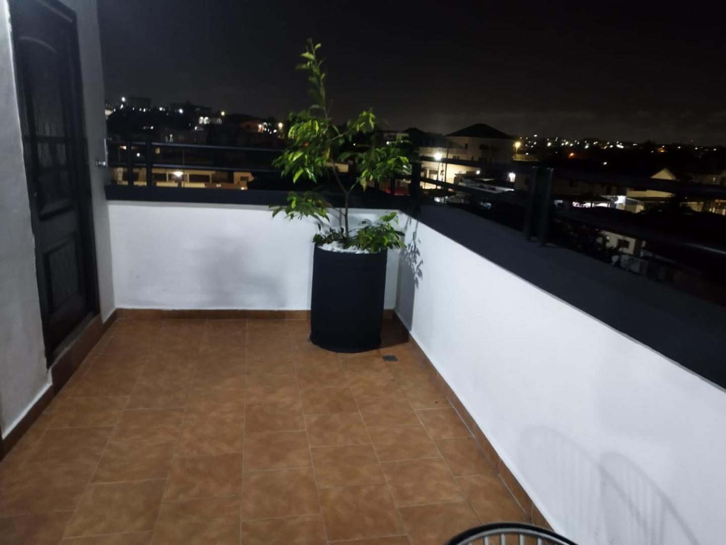 Bilde 9: 3 Bed Furnished Apartment - Wifi Aircon Parking