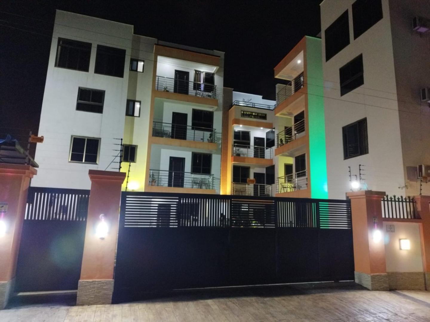 Bilde 10: 3 Bed Furnished Apartment - Wifi Aircon Parking