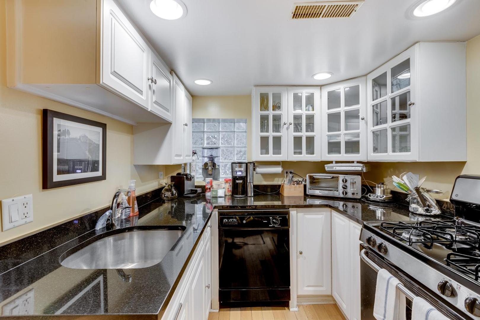 Zdjęcie 5: Relax in Winter Park - You Will LOVE the Garden Access and the Classic, Comfortable Feeling apts