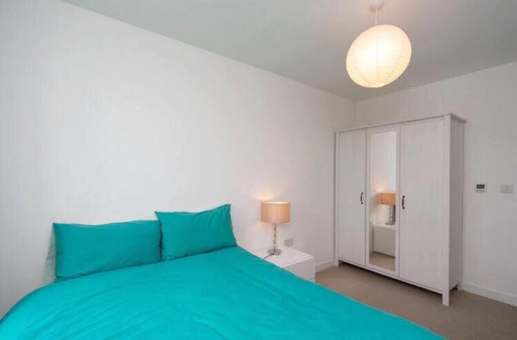 Foto 6: Room with private bathroom in a modern two bedroom two bathroom flat