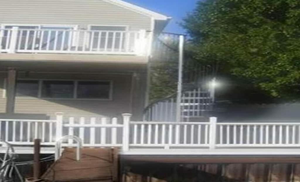 Zdjęcie 3: 3 Bed, 2 Bath, House on Canal - Boat Well Included