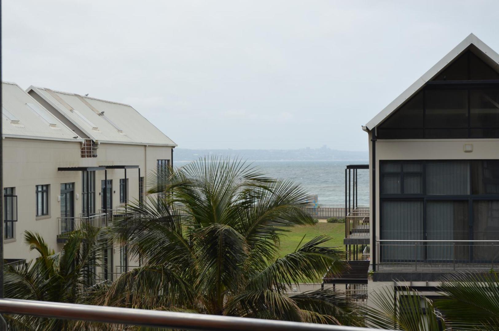Photo 5 : Accommodation Front - Deluxe 6 Sleeper with Rooftop Pool