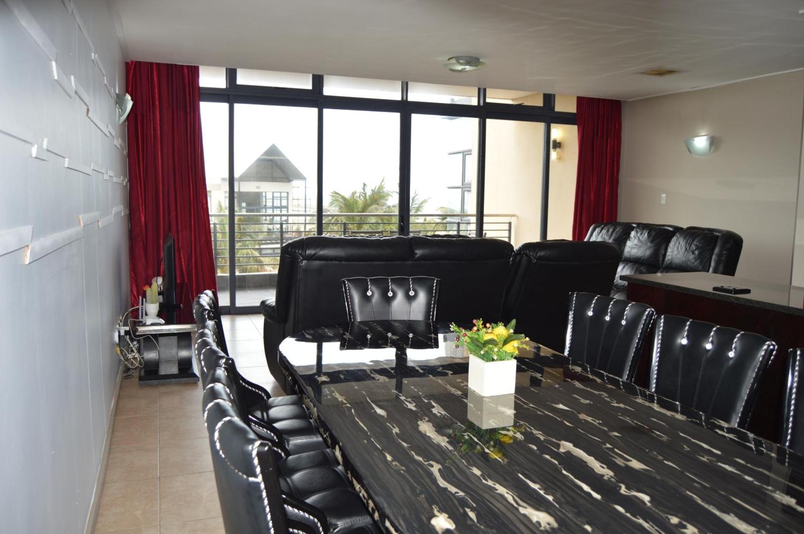 Photo 4 : Accommodation Front - Deluxe 6 Sleeper with Rooftop Pool