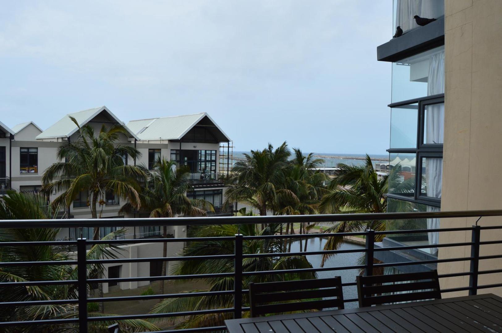 Photo 8 : Accommodation Front - Deluxe 6 Sleeper with Rooftop Pool