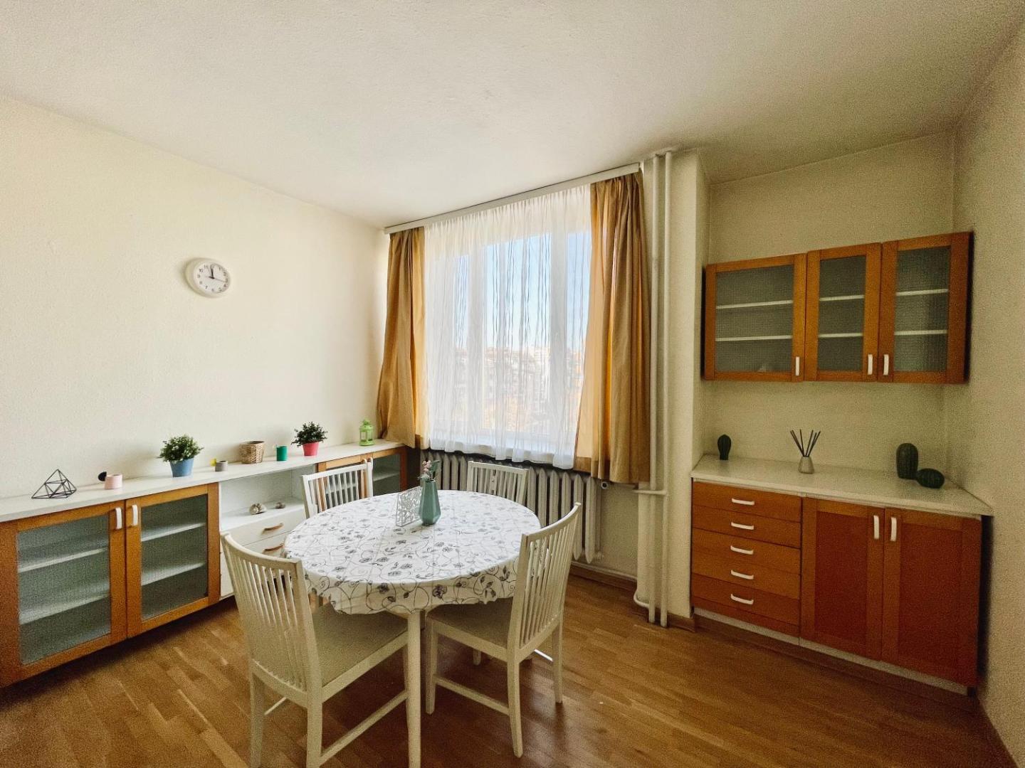 Foto 6: Bright & Spacious 2BD Flat with Balconies - Near Mall of Sofia by Flat Mаnager