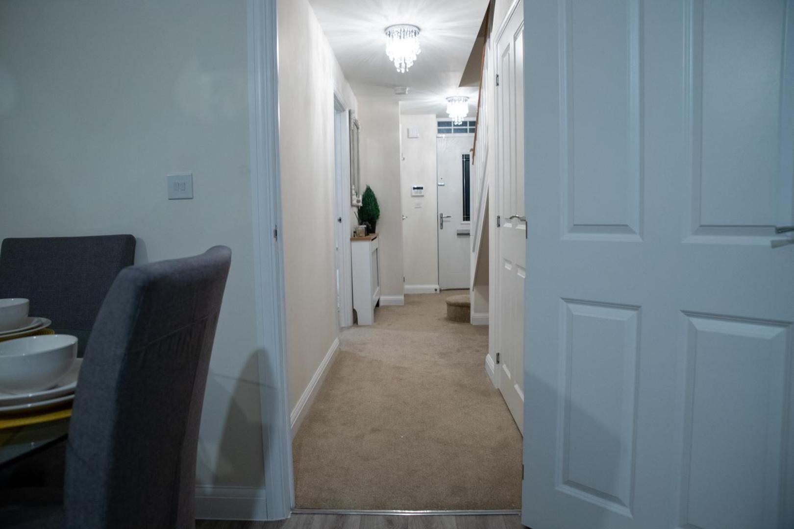 Foto 6: Westergate - 4 Bed Luxury Home with free parking