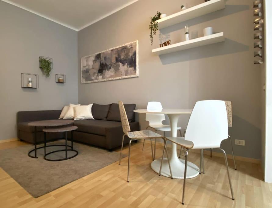 Foto 2: Chic Design Flat Milan - City Center & Balcony