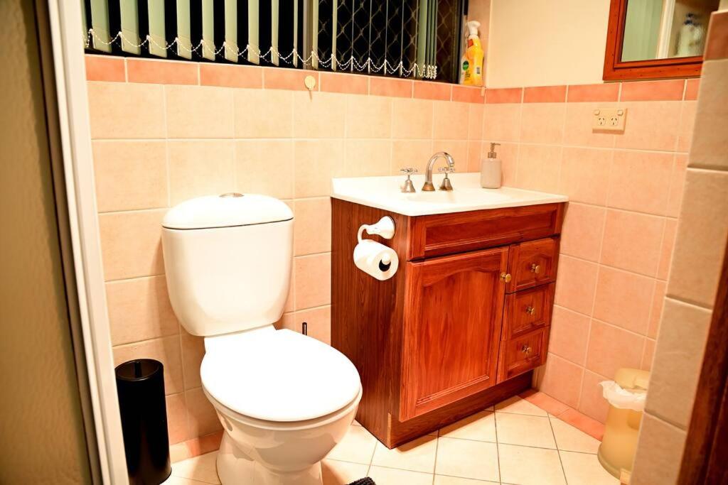 Bilde 10: Spacious studio in AliceSprings QueenBed+KSAirbed