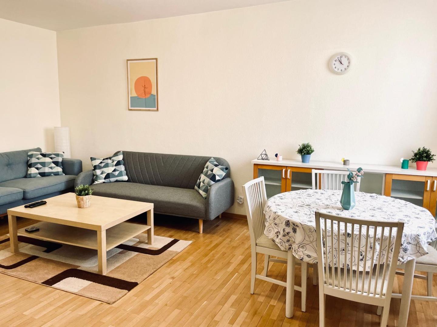Foto 2: Bright & Spacious 2BD Flat with Balconies - Near Mall of Sofia by Flat Mаnager