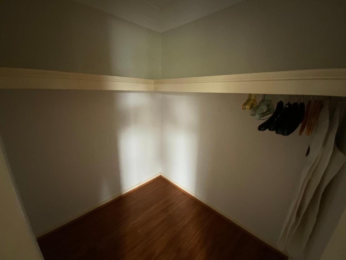 Foto 2: Shared house with other guests near shopping center and theme parks