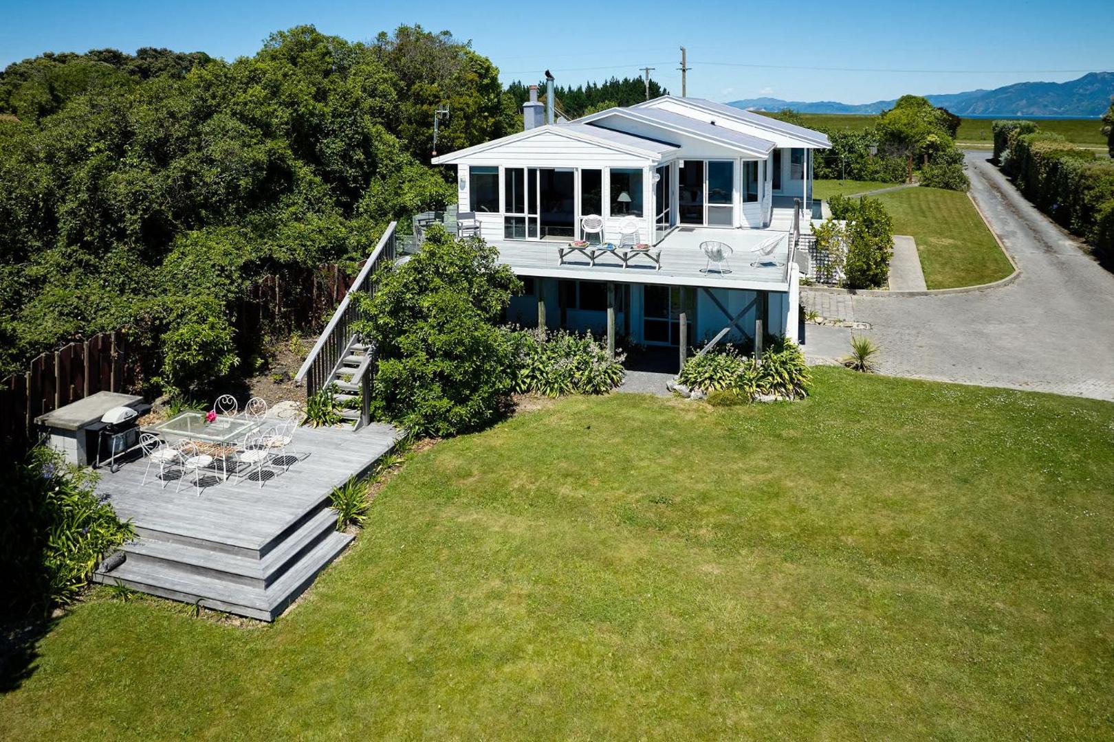 Zdjęcie 7: Ocean & Mountain Views Spacious Home