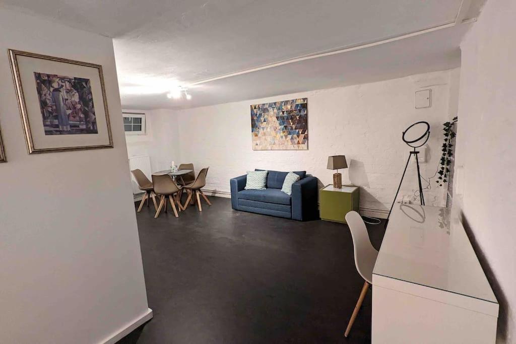 Photo 10 : Central, cozy & beautiful designed 2-rooms Apt. near river