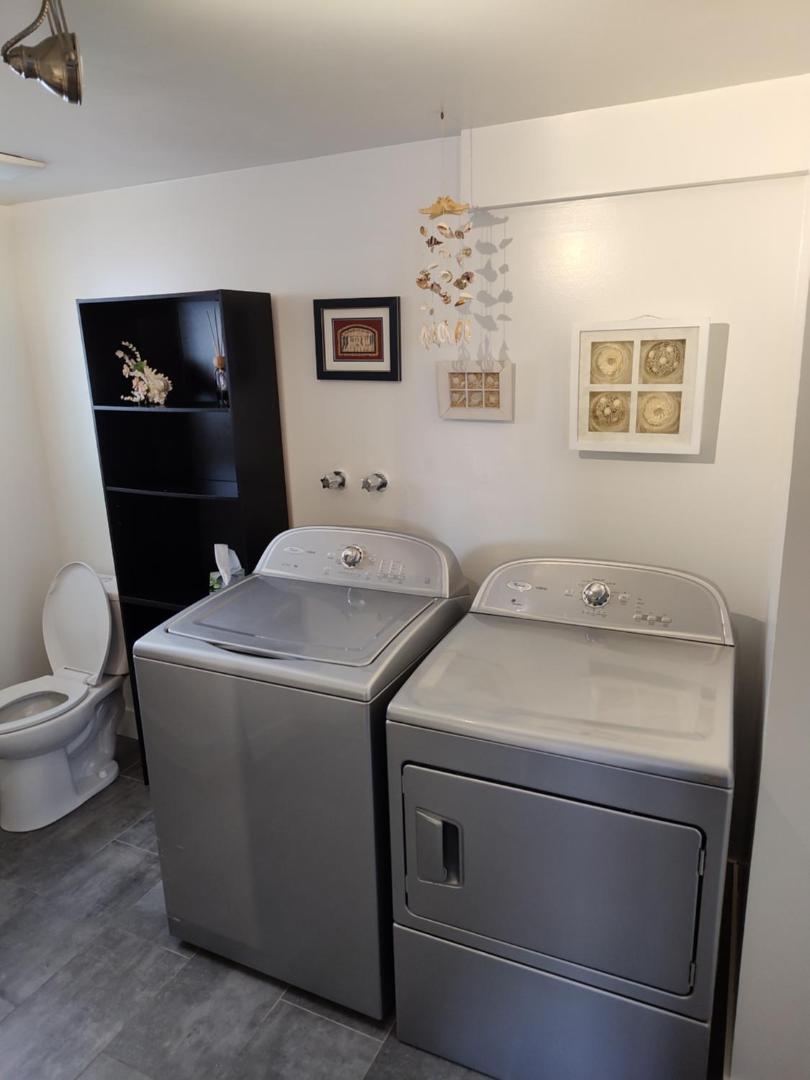 Zdjęcie 10: Tranquil & Tasteful One Bdrm Private Suite NE