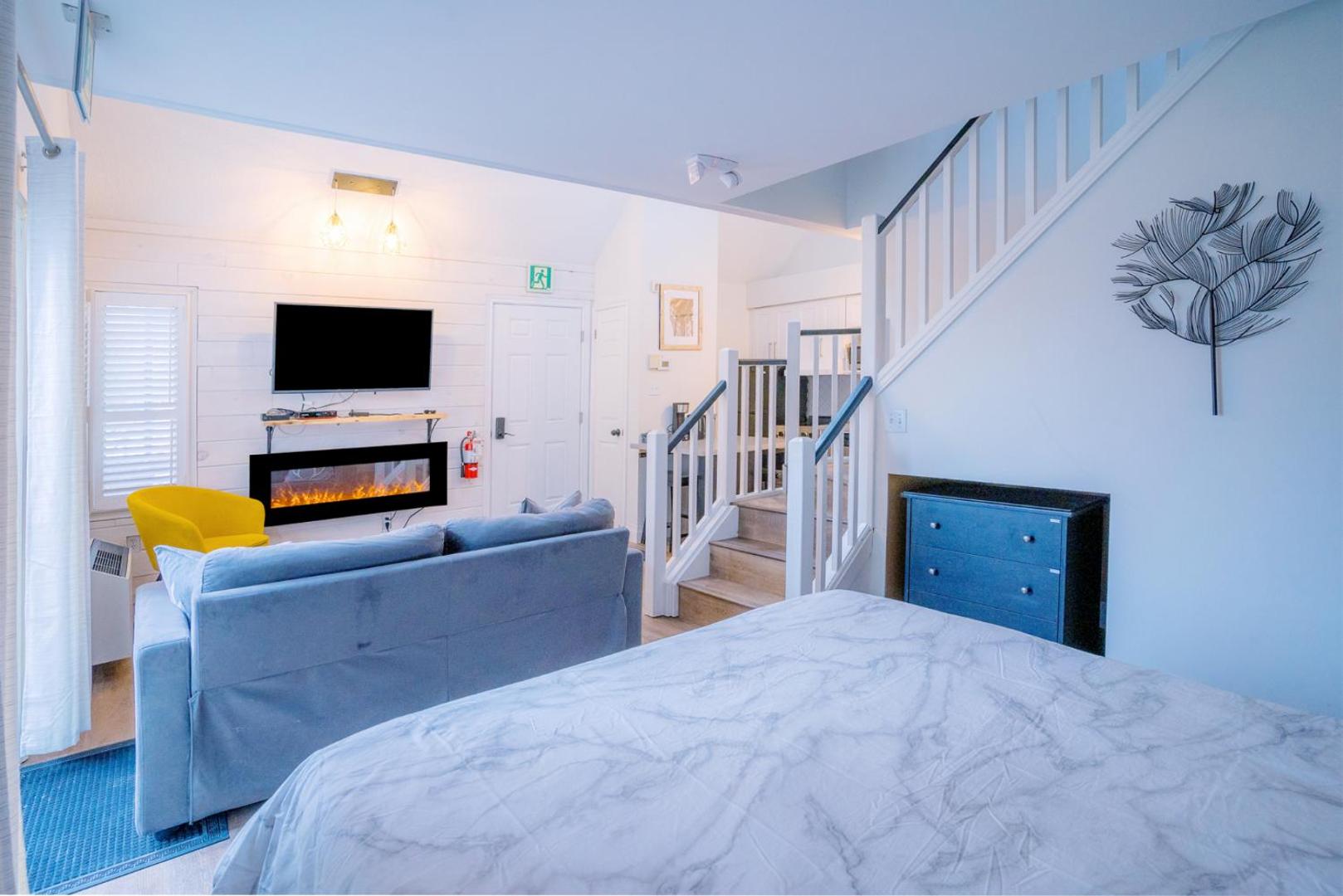 Foto 2: Loft with a view of Blue - Free Wifi, Linens and Towels Included