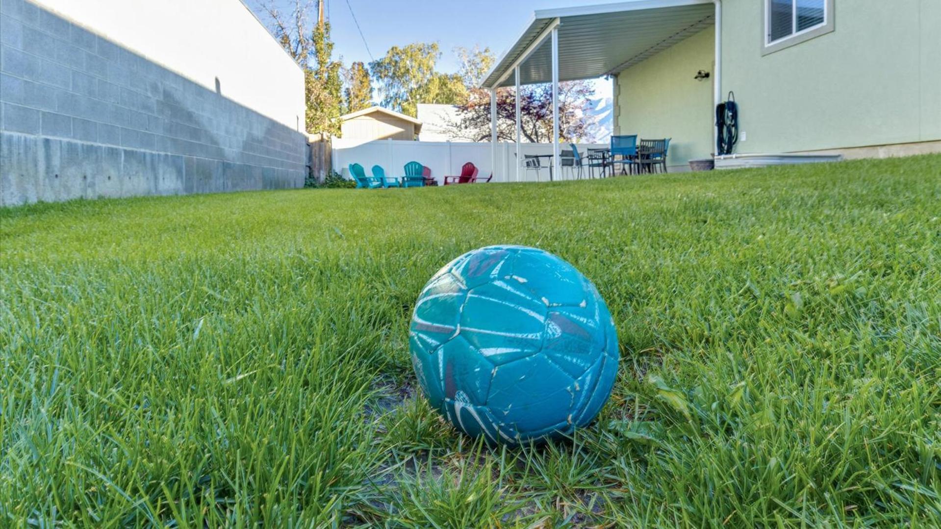 Foto 6: Play & Gather in Luxury,Pets too! Close to it Everything!