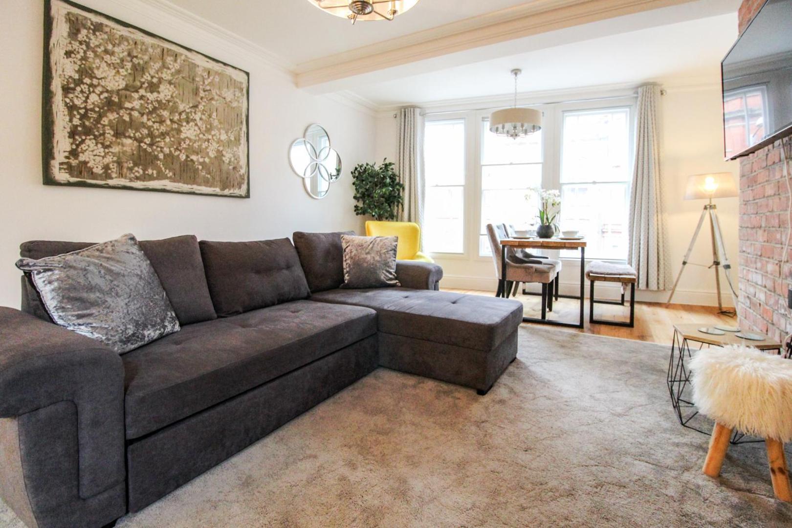 Foto 10: Spacious, Elegant City Centre Apartment with FREE WIFI
