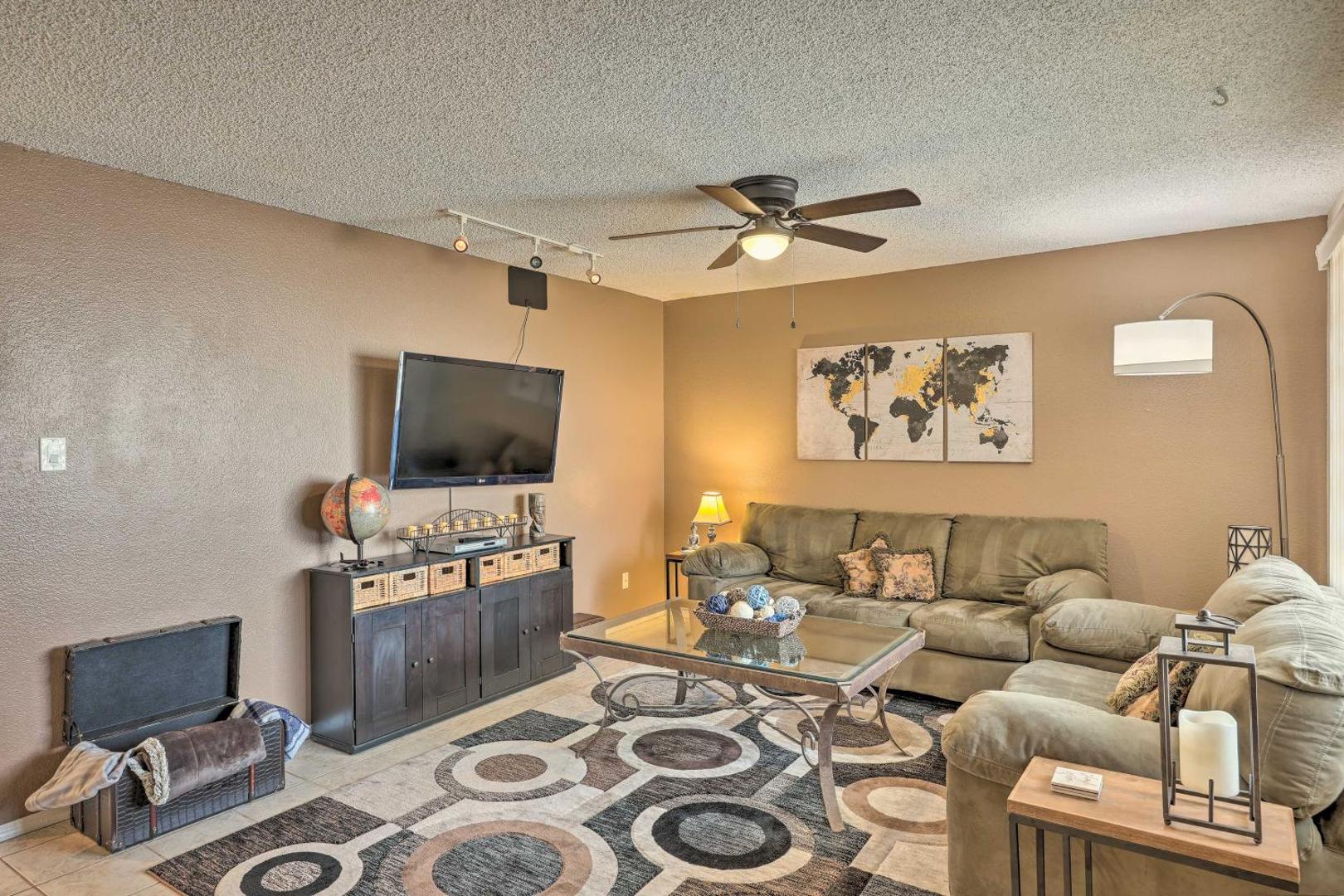 Billede 3: Poolside Oasis in Glendale with Desert Surroundings!