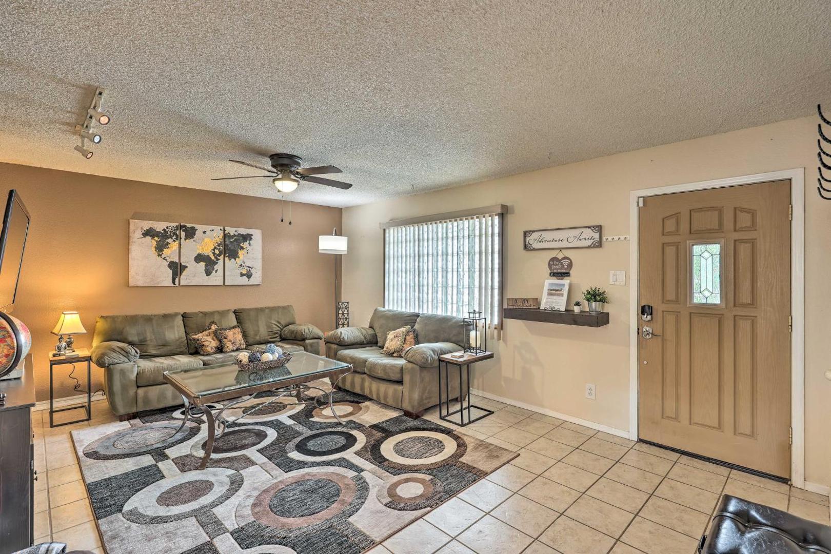 Billede 5: Poolside Oasis in Glendale with Desert Surroundings!