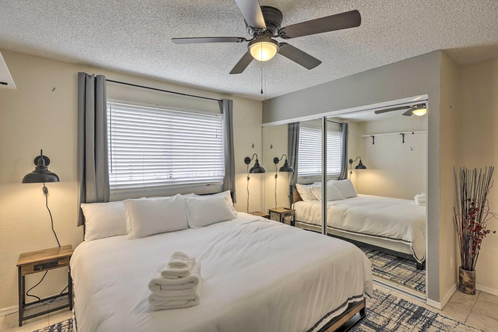 Billede 10: Poolside Oasis in Glendale with Desert Surroundings!