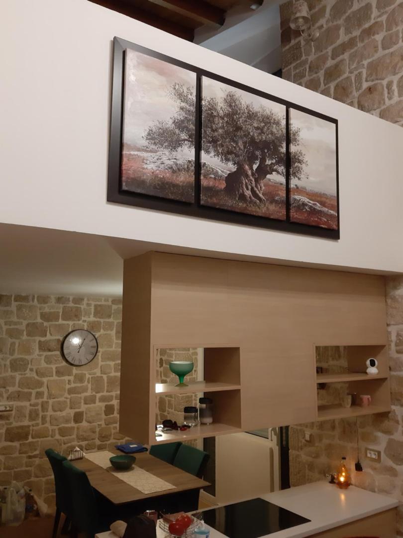 Kuva 10: Πέτρα, Ελιά και Λεβάντα