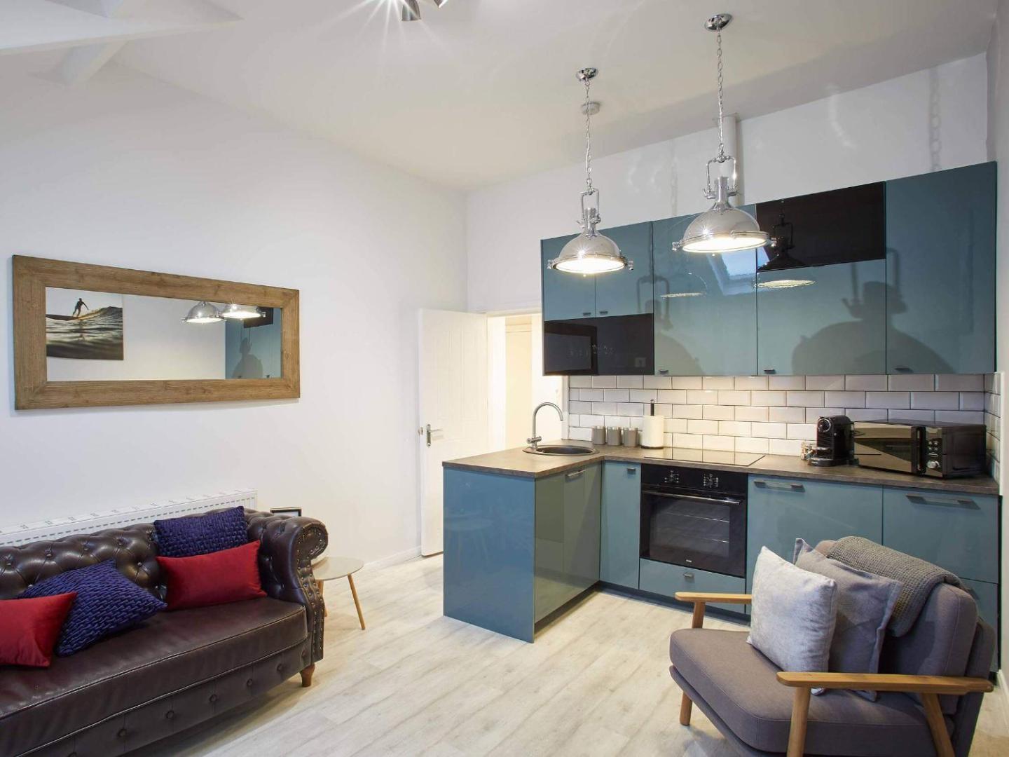 Фотография 2: Host & Stay - The Surfer's Loft Apartment