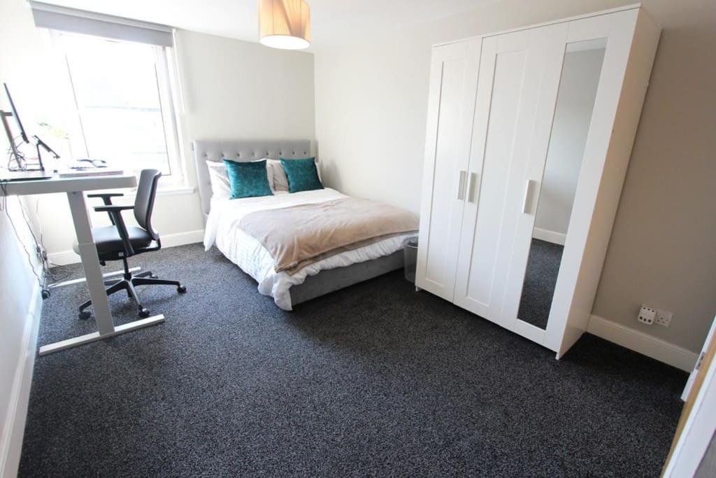 Fotografie 3: Spacious 2 Bed, 2 Bath apartment -The Shore, Leith