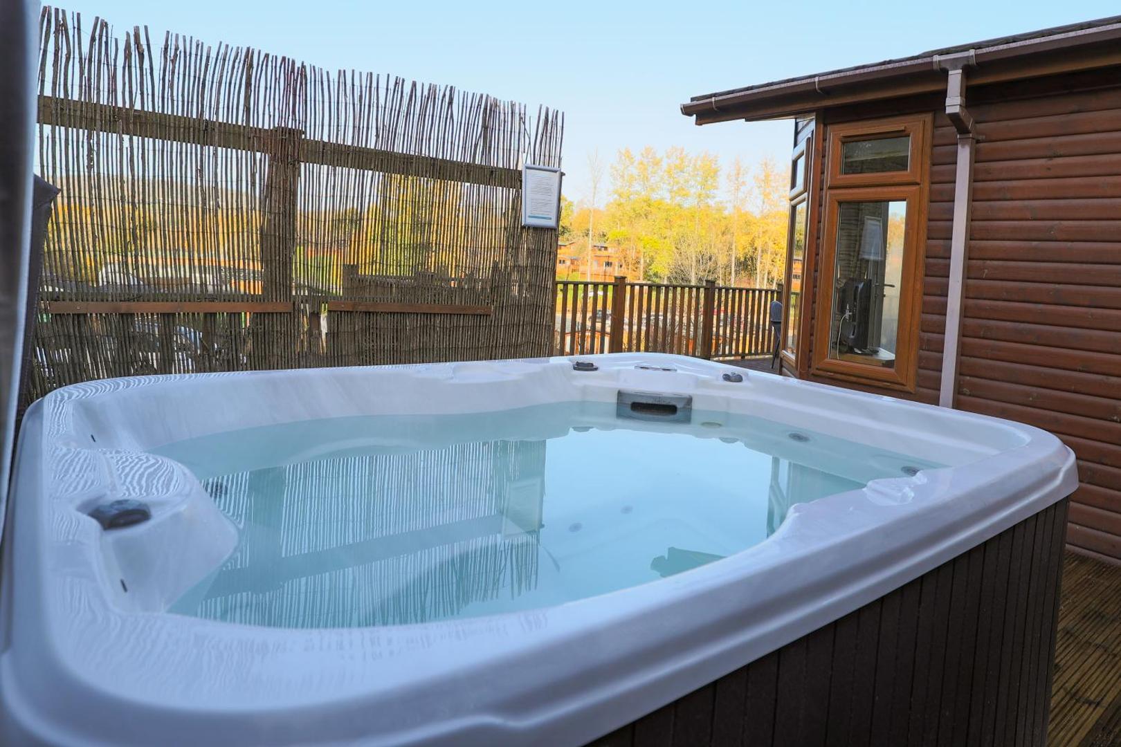 Fotografia 10: Devon Bliss - Pool View Lodge - Spa Resort in Devon