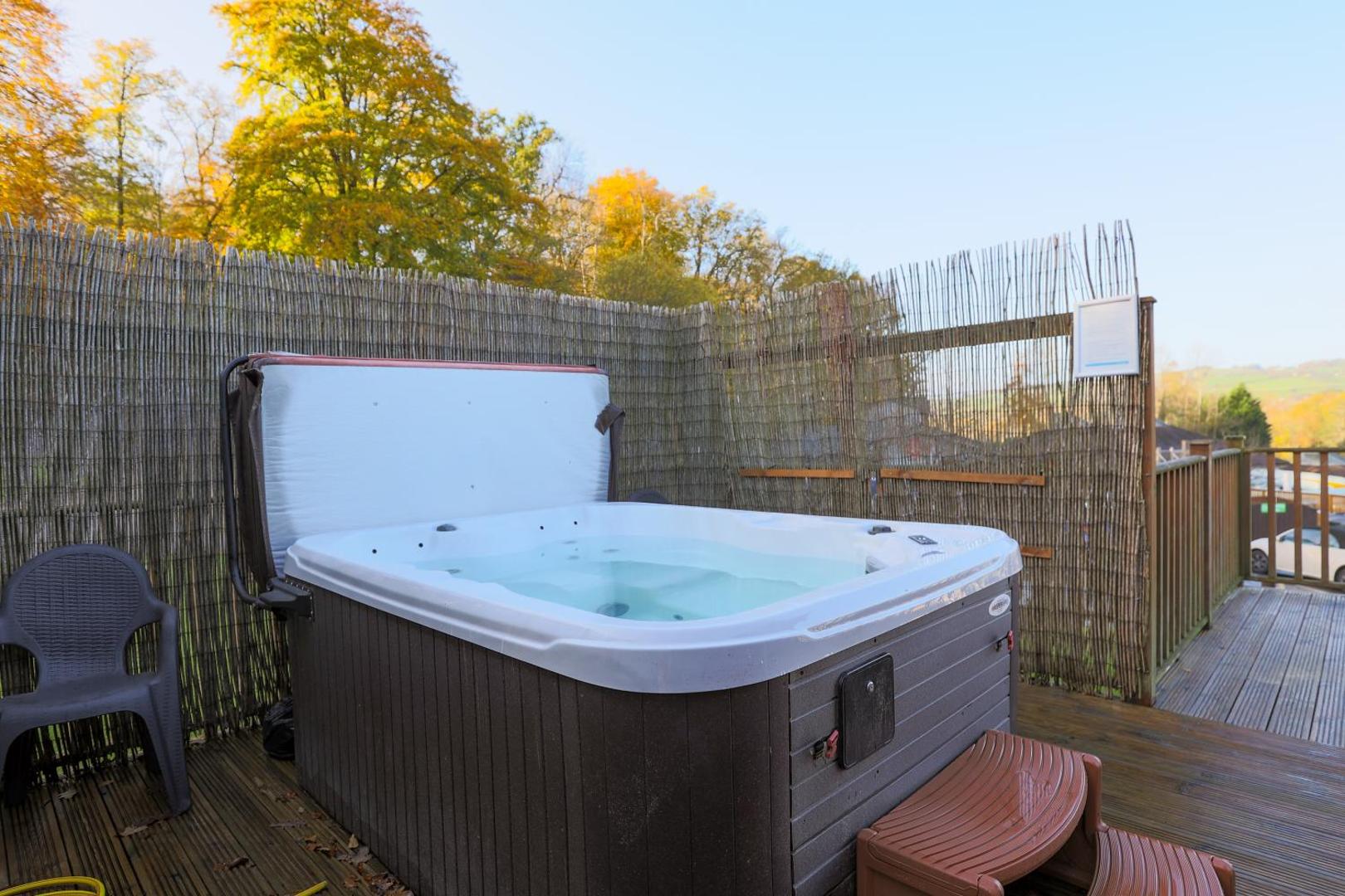 Fotografia 3: Devon Bliss - Pool View Lodge - Spa Resort in Devon