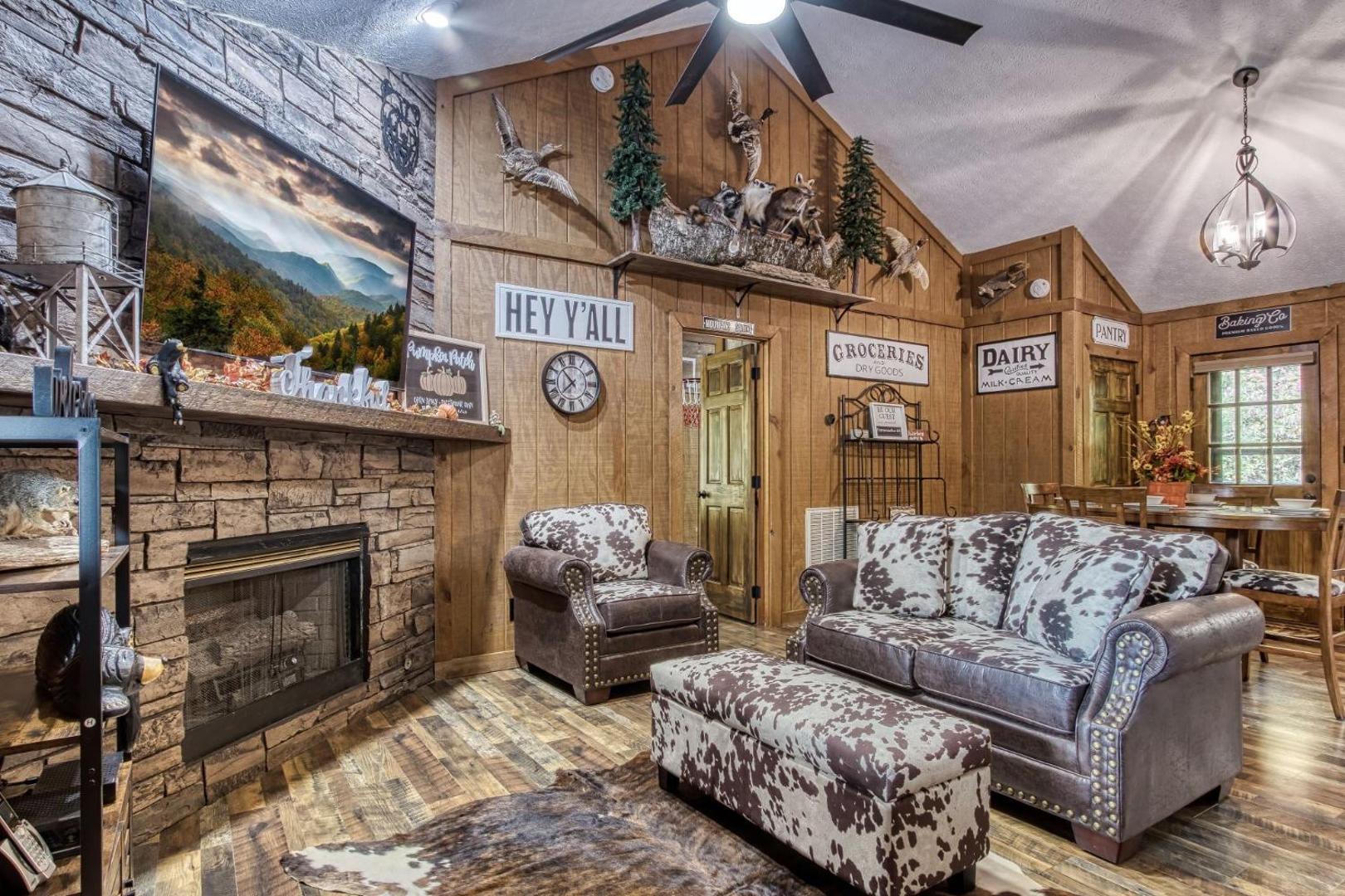Foto 6: ER26 - Sasquatch Inn - Great Location! Close To Town Resort Pool! cabin