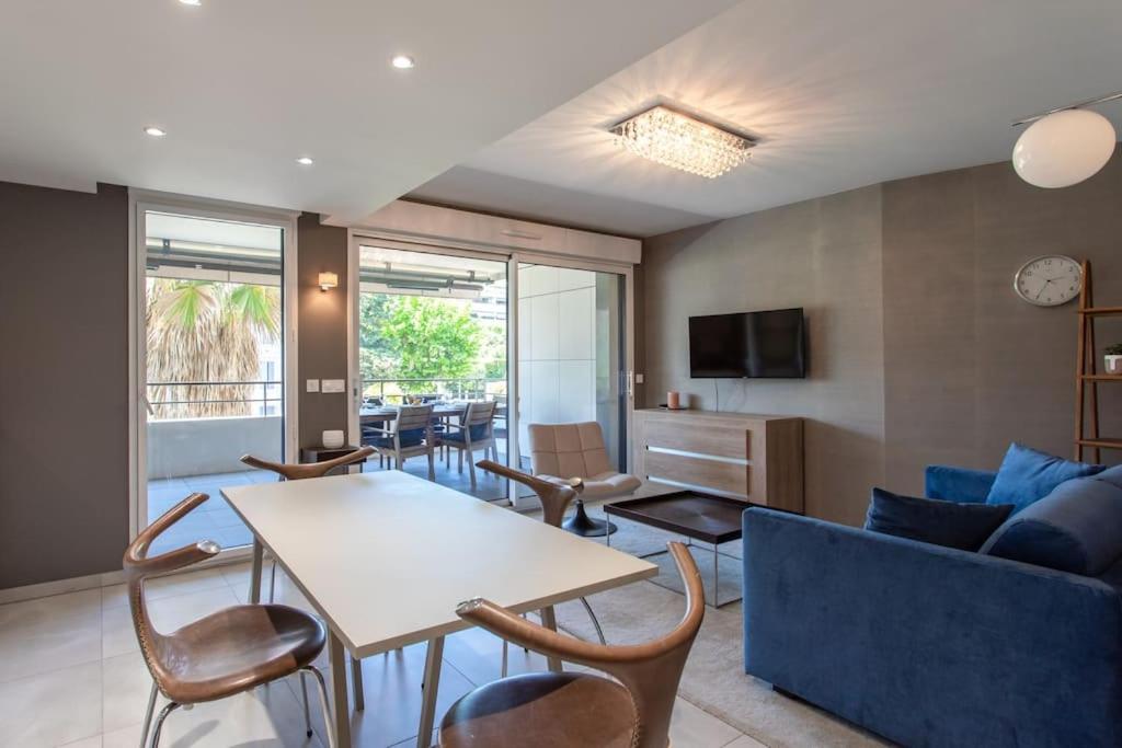 Billede 2: C2 - 2 BDR Montfleury - Pool, Garage, Terrace & AC