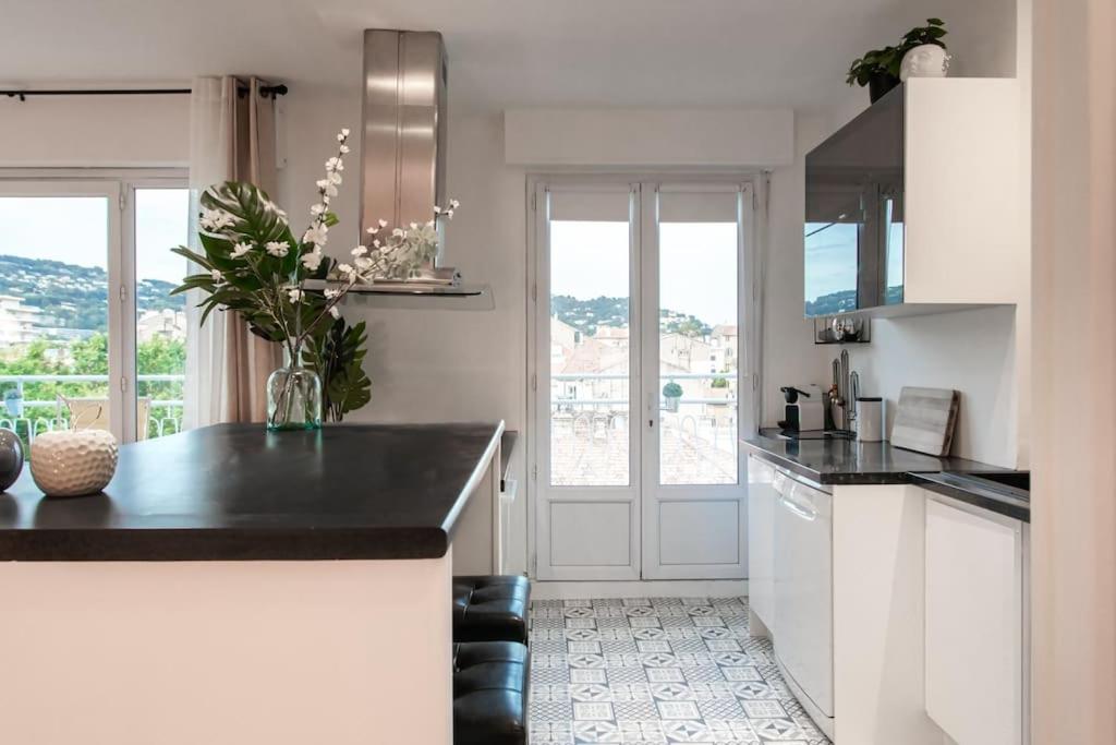 Fotografie 9: C5 - 2 BDR Blvd Carnot - 10 min Palais - AC & Terrace Sea View