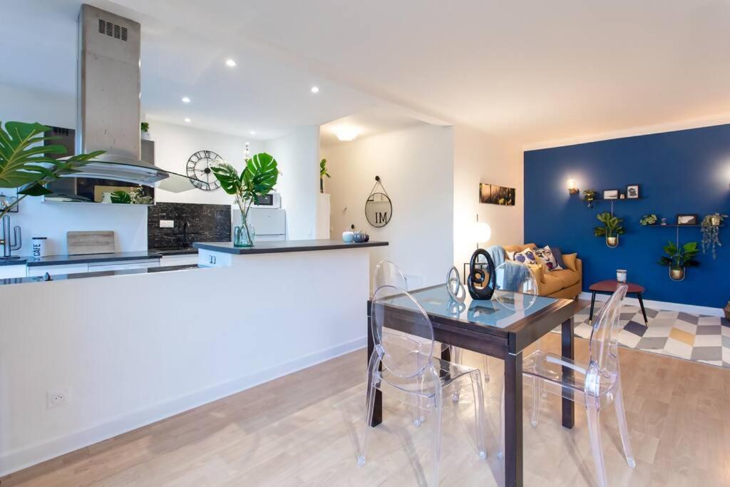 Fotografie 10: C5 - 2 BDR Blvd Carnot - 10 min Palais - AC & Terrace Sea View