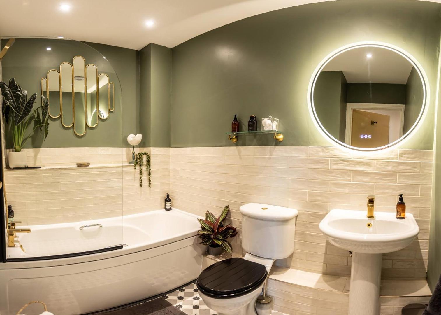 Foto 6: The Wharf - Luxury Apartment in Warwick sleeps 4 with Free Parking - close to Canal-Side & pub - perfect for friends & family breaks, the races or work stays