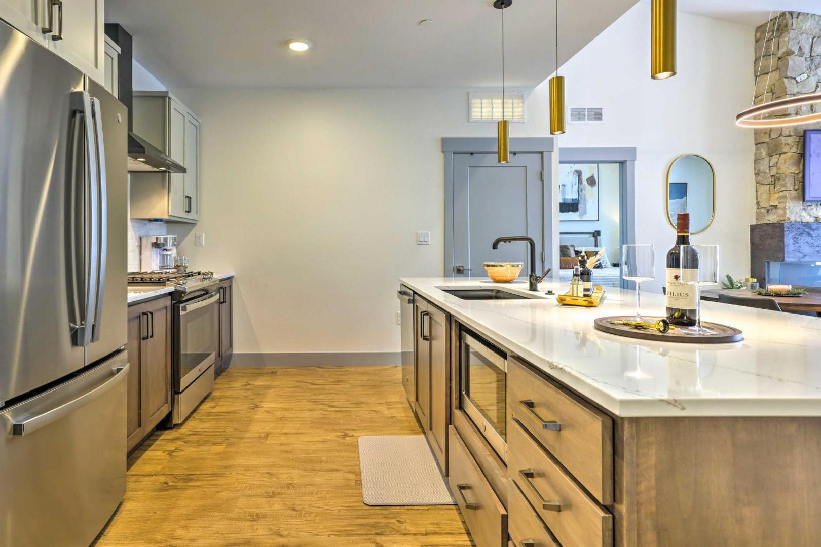 Billede 10: Condo w/ Mountain Views in Heart of Downtown!