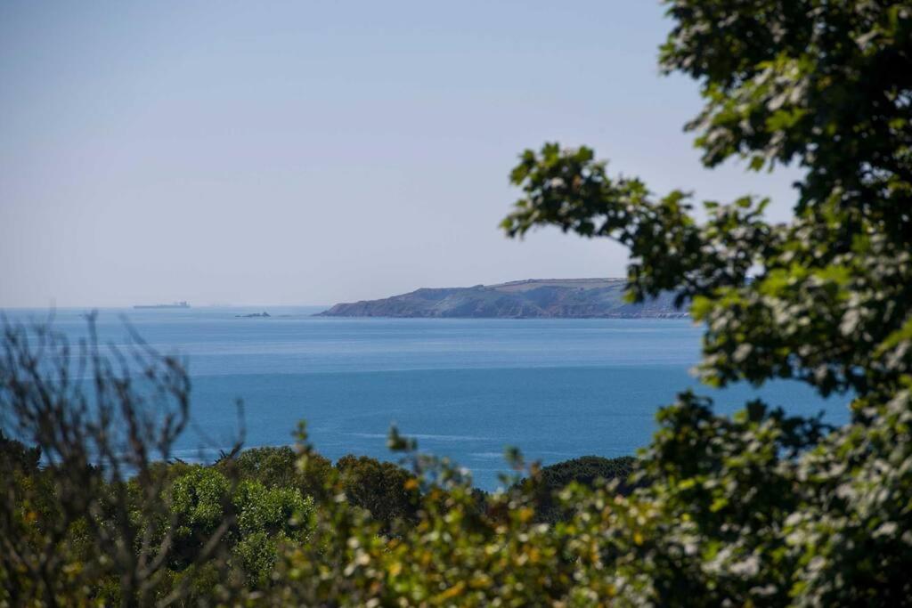 Foto 8: Manacles - Spacious flat near beach with sea views & parking