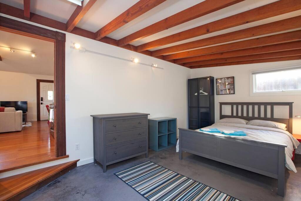 Foto 4: Berkeley Cottage, Comfy, Stylish Good Wi-Fi