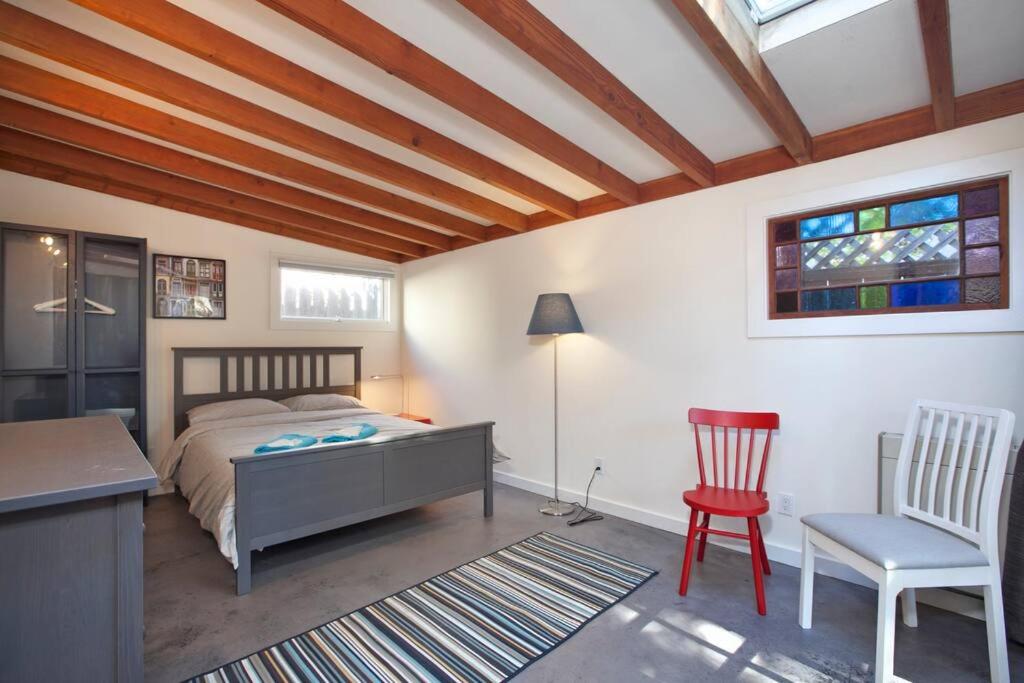 Foto 6: Berkeley Cottage, Comfy, Stylish Good Wi-Fi