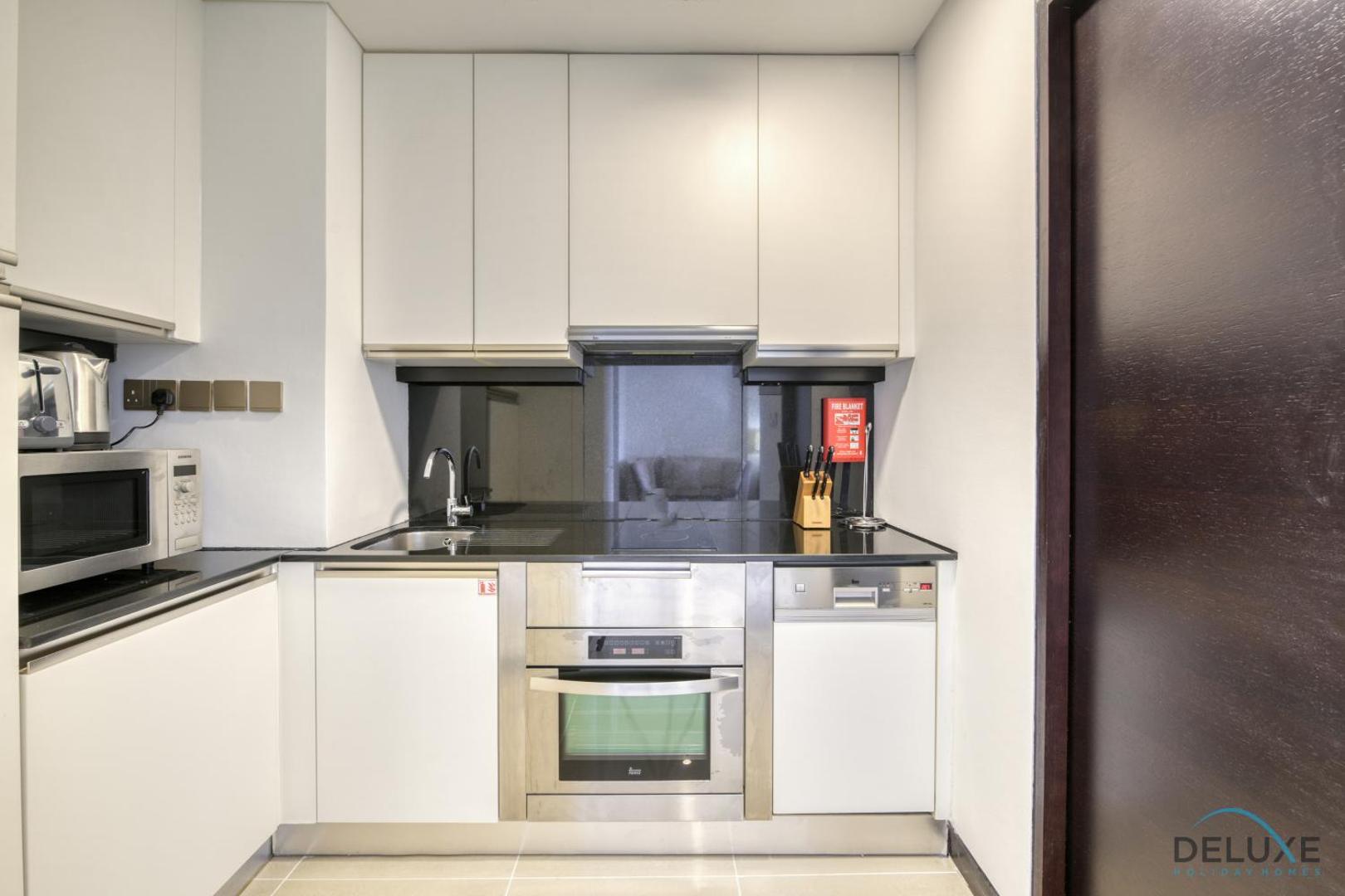 Bilde 8: Upscale Studio at The Address Residences Dubai Marina by Deluxe Holiday Homes