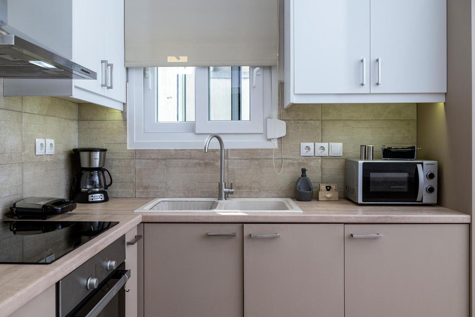 Spacious & Luxe 3BR Downtown 1min to Beach photo 9