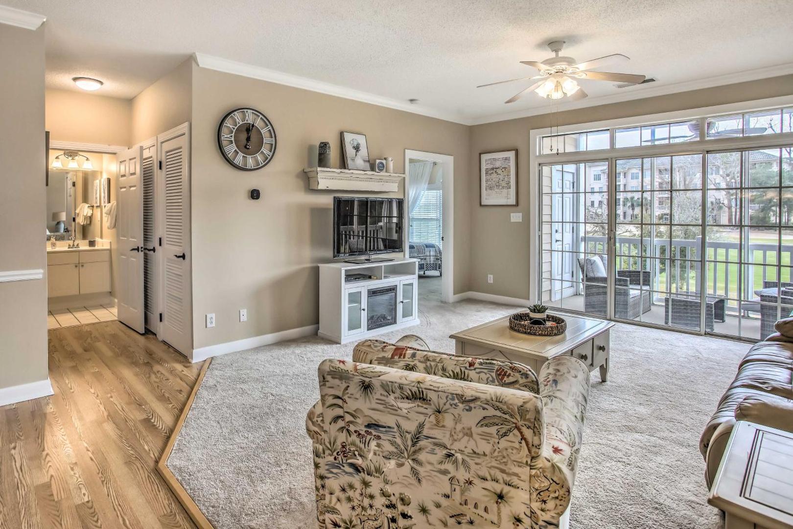 Foto 6: Pool, Beach & Golf: Barefoot Resort Condo!